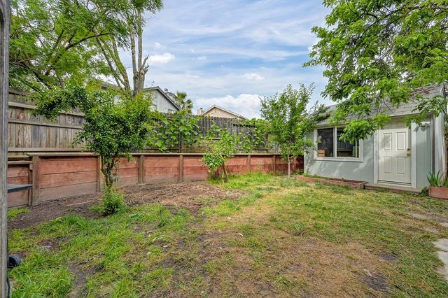 8443 Lost River Ct, Antelope, CA 95843