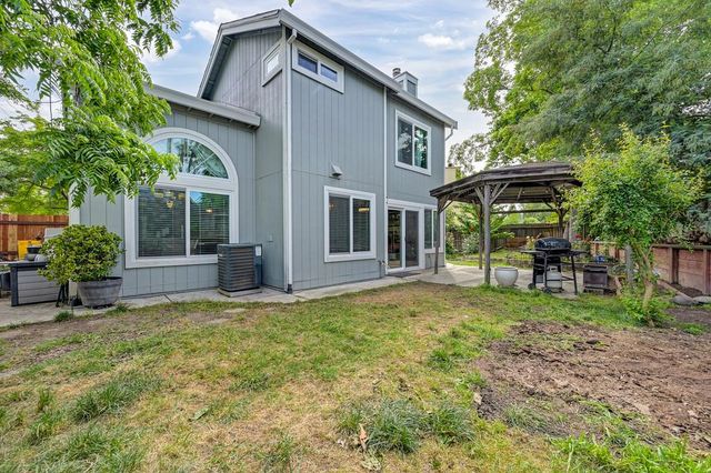 8443 Lost River Ct, Antelope, CA 95843