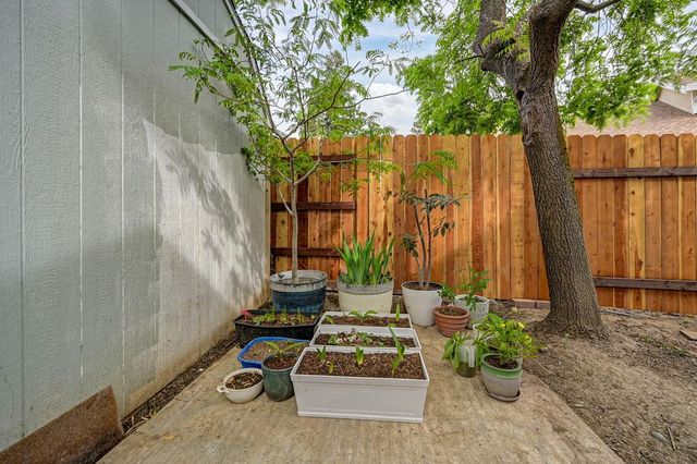 8443 Lost River Ct, Antelope, CA 95843