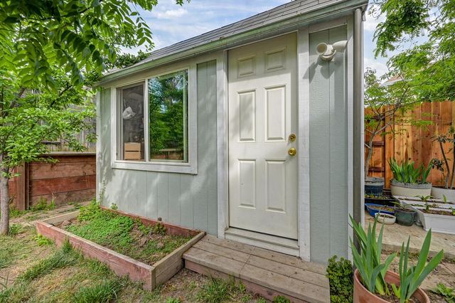 8443 Lost River Ct, Antelope, CA 95843