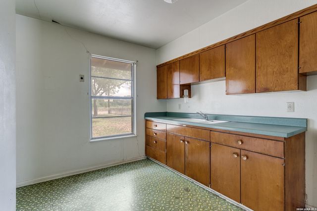 3615 WOODVILLE DR, San Antonio, TX 78223