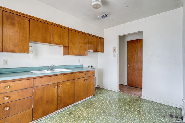 3615 WOODVILLE DR, San Antonio, TX 78223