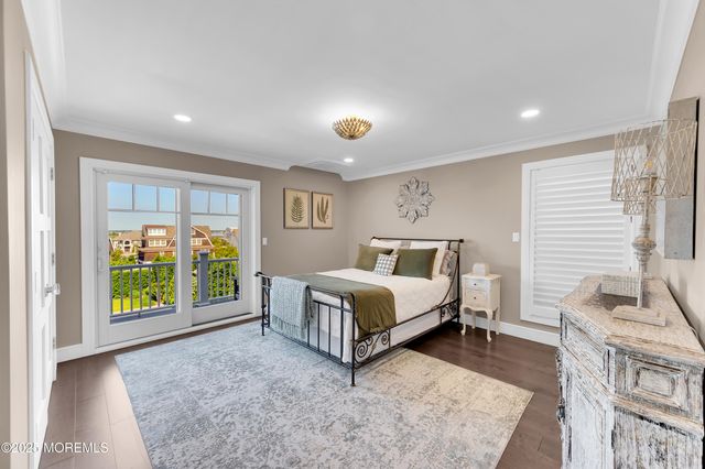 1055 Ocean Avenue, Mantoloking, NJ 08738