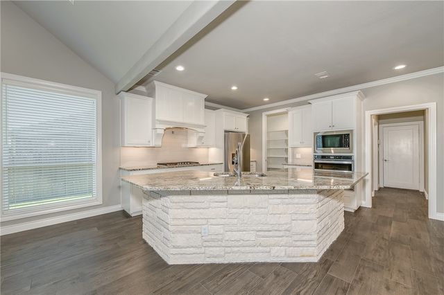 4016 Oak Meadow Grove Circle, College Station, TX 77845