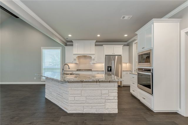 4016 Oak Meadow Grove Circle, College Station, TX 77845