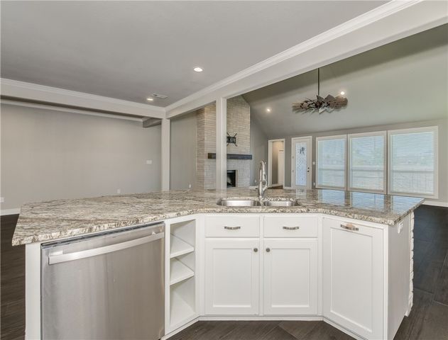 4016 Oak Meadow Grove Circle, College Station, TX 77845