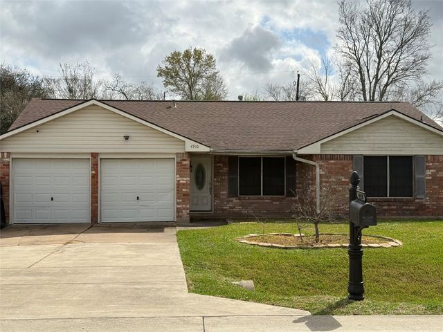 4910 29th Street, Dickinson, TX 77539