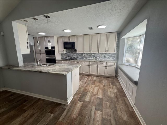 4910 29th Street, Dickinson, TX 77539