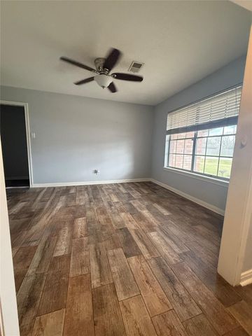 4910 29th Street, Dickinson, TX 77539