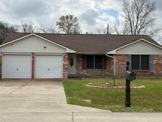 4910 29th Street, Dickinson, TX 77539