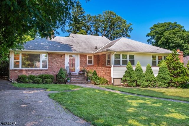 17 Luddington Rd, West Orange Twp., NJ 07052