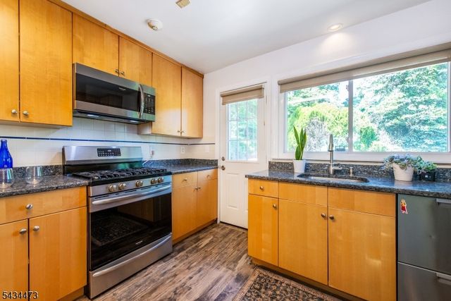 17 Luddington Rd, West Orange Twp., NJ 07052