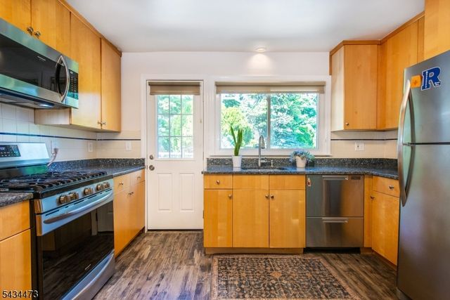 17 Luddington Rd, West Orange Twp., NJ 07052