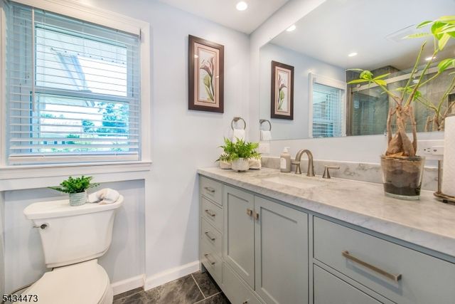 17 Luddington Rd, West Orange Twp., NJ 07052