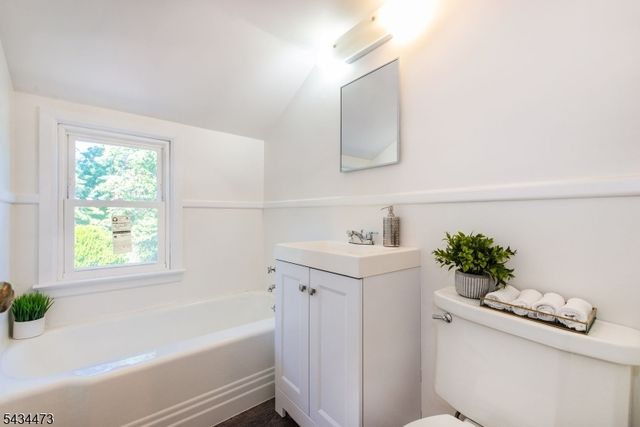 17 Luddington Rd, West Orange Twp., NJ 07052