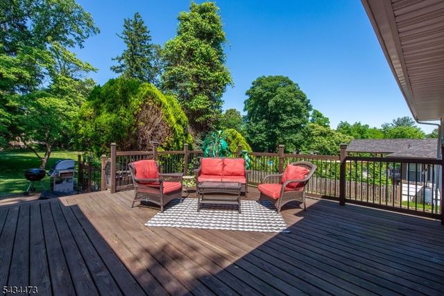 17 Luddington Rd, West Orange Twp., NJ 07052