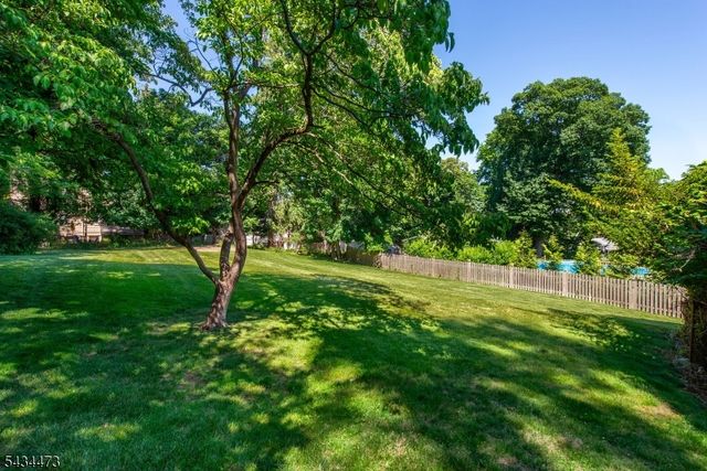 17 Luddington Rd, West Orange Twp., NJ 07052