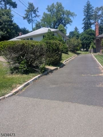 17 Luddington Rd, West Orange Twp., NJ 07052