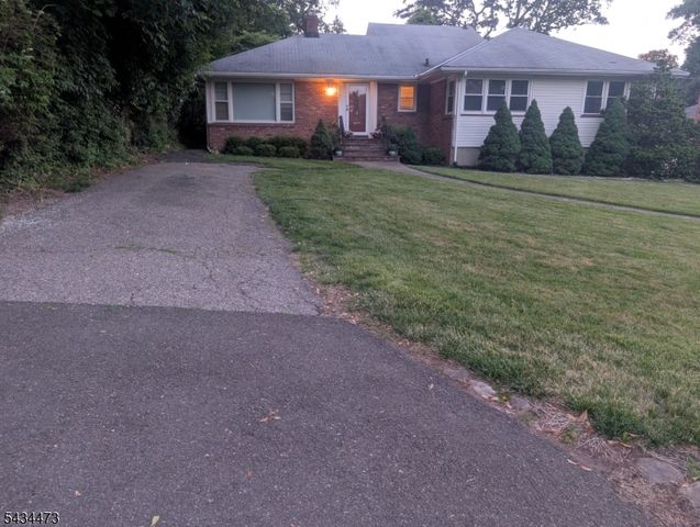 17 Luddington Rd, West Orange Twp., NJ 07052