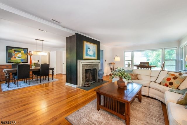 17 Luddington Rd, West Orange Twp., NJ 07052