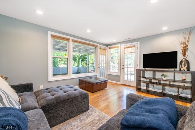 17 Luddington Rd, West Orange Twp., NJ 07052