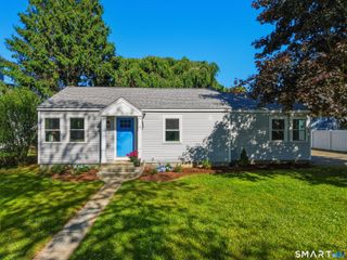 52 Chalker Beach Road, Old Saybrook, CT 06475