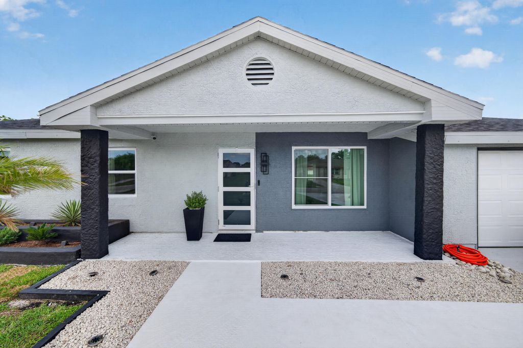 264 SW Cherryhill Road, Port St. Lucie, Port St Lucie, FL 34953