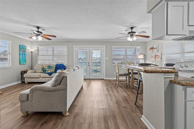 250 Barracuda Street, Bayou Vista, TX 77563