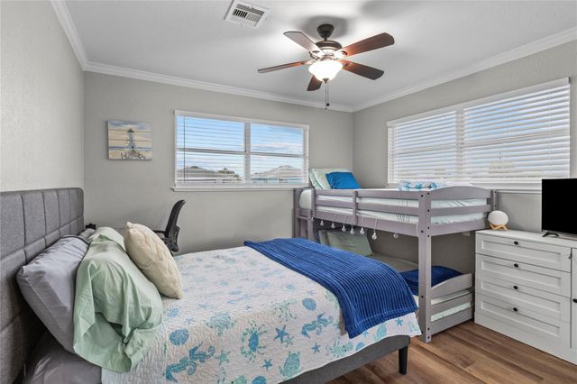 250 Barracuda Street, Bayou Vista, TX 77563