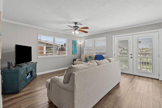 250 Barracuda Street, Bayou Vista, TX 77563