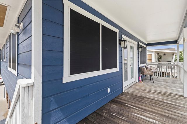 250 Barracuda Street, Bayou Vista, TX 77563