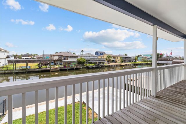 250 Barracuda Street, Bayou Vista, TX 77563