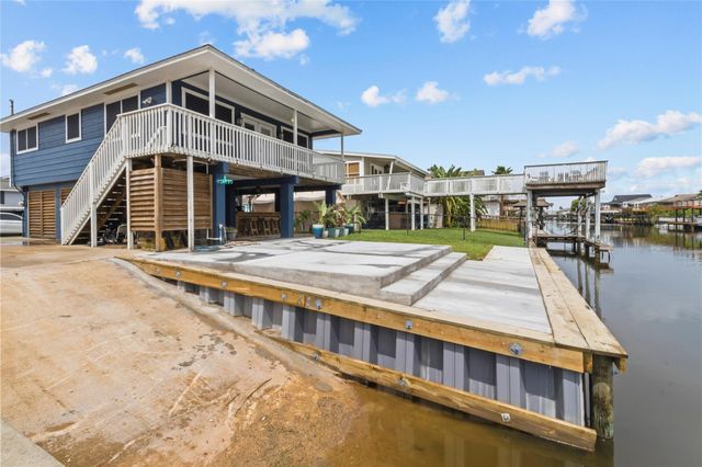 250 Barracuda Street, Bayou Vista, TX 77563