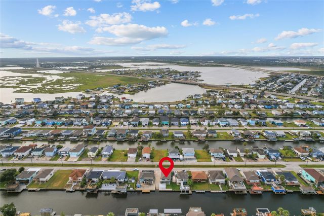 250 Barracuda Street, Bayou Vista, TX 77563