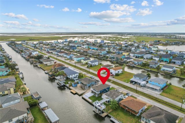 250 Barracuda Street, Bayou Vista, TX 77563