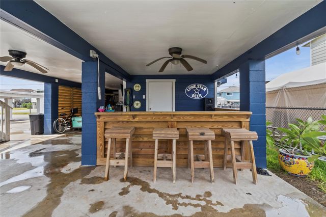 250 Barracuda Street, Bayou Vista, TX 77563
