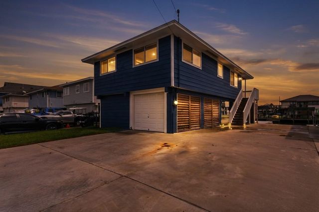 250 Barracuda Street, Bayou Vista, TX 77563