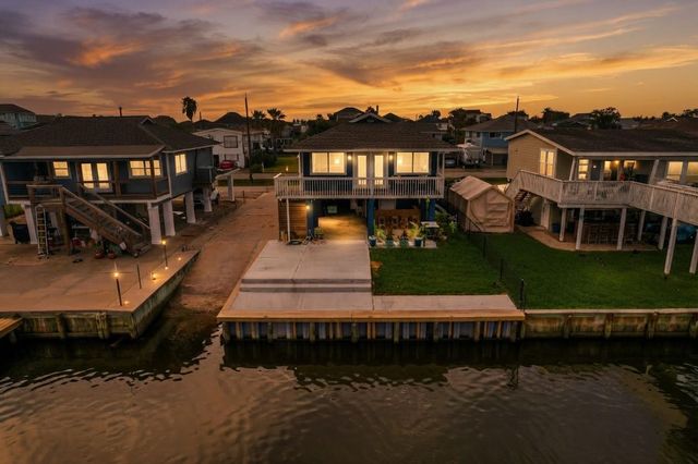 250 Barracuda Street, Bayou Vista, TX 77563