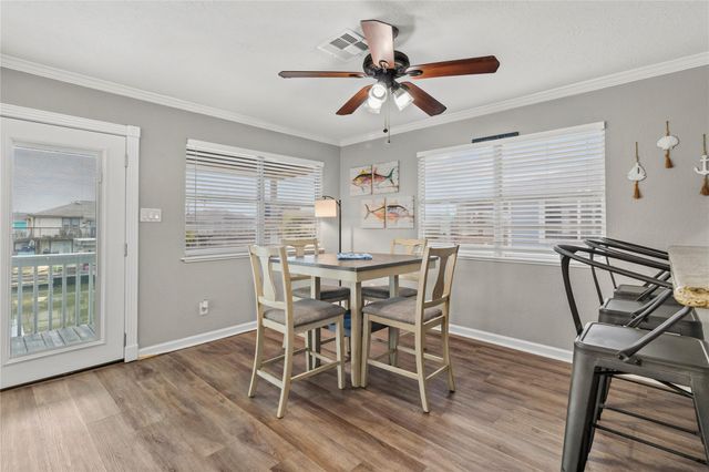 250 Barracuda Street, Bayou Vista, TX 77563
