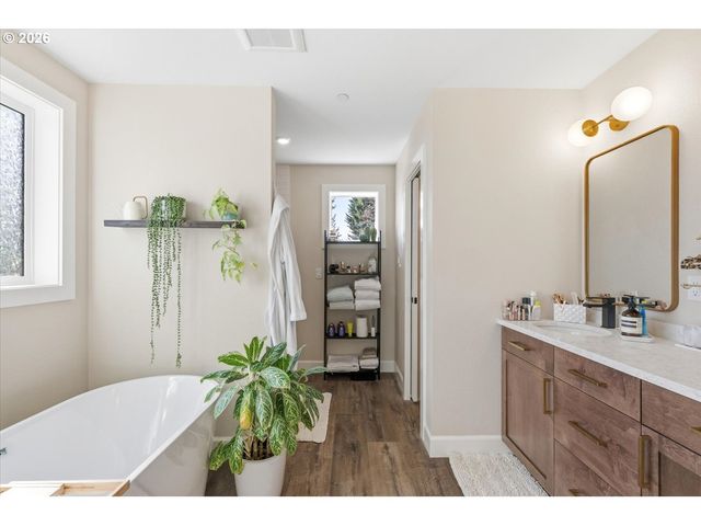 2059 Se 176TH Ave, Portland, OR 97233