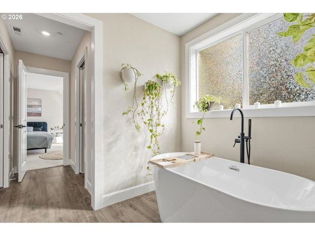 2059 Se 176TH Ave, Portland, OR 97233