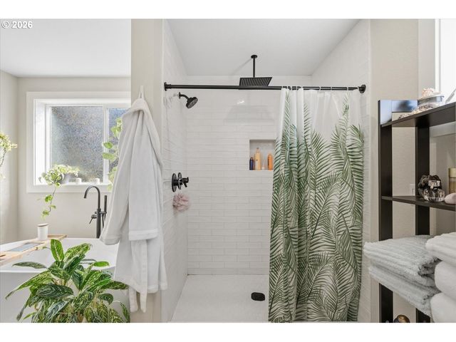 2059 Se 176TH Ave, Portland, OR 97233