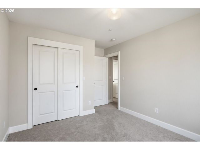 2059 Se 176TH Ave, Portland, OR 97233