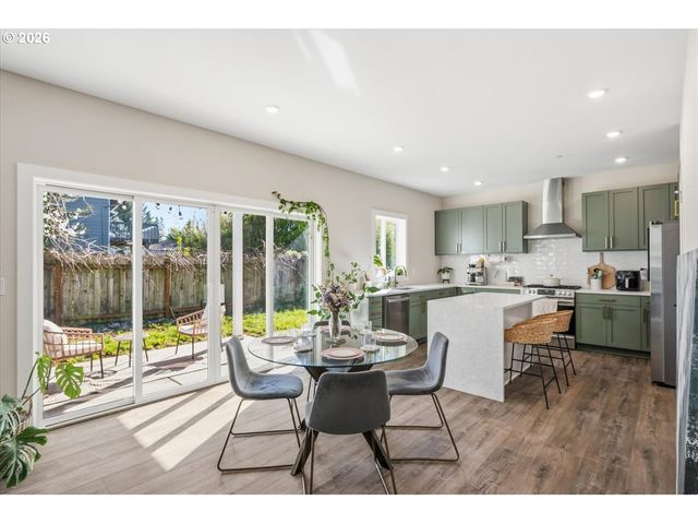 2059 Se 176TH Ave, Portland, OR 97233