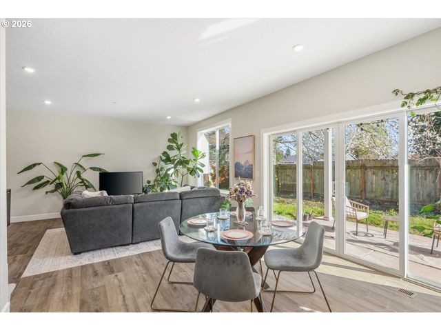 2059 Se 176TH Ave, Portland, OR 97233