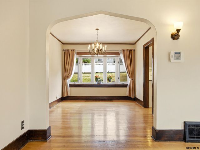 6014 Poppleton Avenue, Omaha, NE 68106