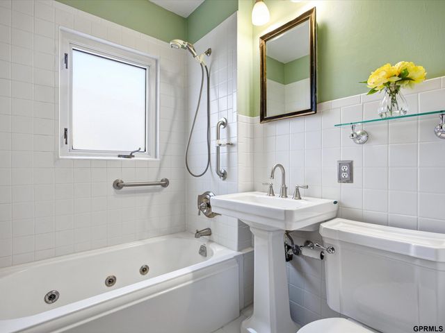 6014 Poppleton Avenue, Omaha, NE 68106