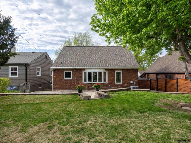 6014 Poppleton Avenue, Omaha, NE 68106