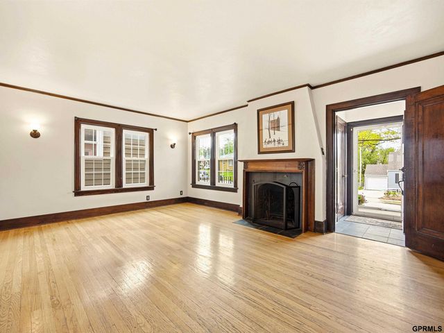 6014 Poppleton Avenue, Omaha, NE 68106