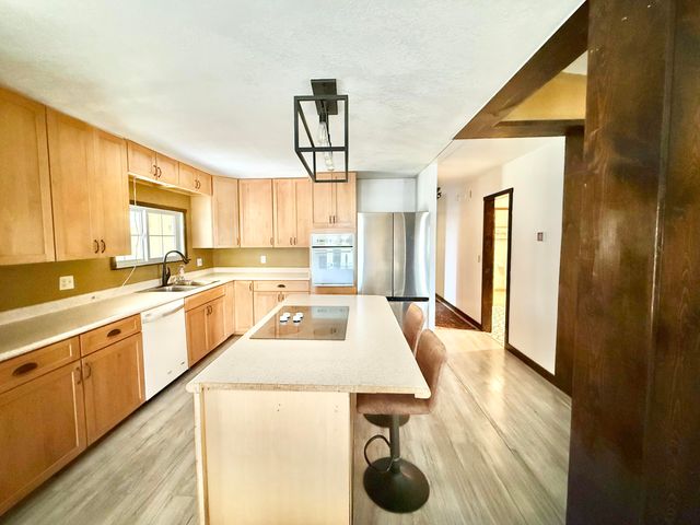 2383 Blue Pool Way, Chiloquin, OR 97624